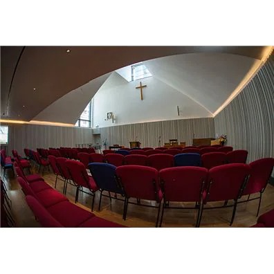 Crossway基督教中心用金百博将人们聚集在一起